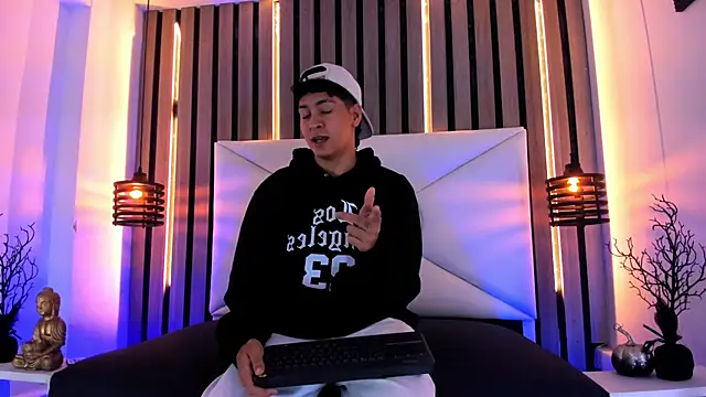 Snapshot of Jhojan_twink chatting on 10-29-25, 11:45 Jhojan twink online show from 10-29-25, 11:45