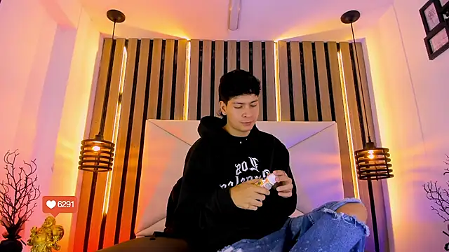 Snapshot of Jhojan_twink chatting on 11-12-25, 12:27 Jhojan twink online show from 11-12-25, 12:27