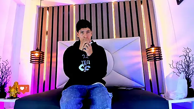 Snapshot of Jhojan_twink chatting on 11-14-25, 12:37 Jhojan twink online show from 11-14-25, 12:37