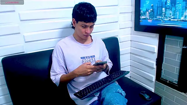 Snapshot of Jhojan_twink chatting on 11-15-25, 05:09 Jhojan twink online show from 11-15-25, 05:09