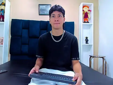 Snapshot of Jhojan_twink chatting on 11-21-25, 12:59 Jhojan twink online show from 11-21-25, 12:59