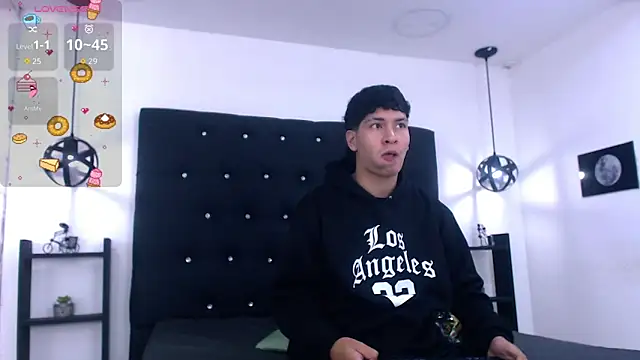 Snapshot of Jhojan_twink chatting on 11-25-25, 12:27 Jhojan twink online show from 11-25-25, 12:27