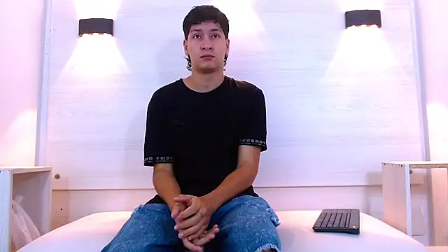 Snapshot of Jhojan_twink chatting on 11-28-25, 12:19 Jhojan twink online show from 11-28-25, 12:19