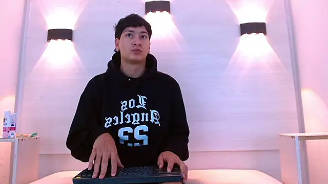 Snapshot of Jhojan_twink chatting on 12-05-25, 12:03 Jhojan twink online show from 12-05-25, 12:03