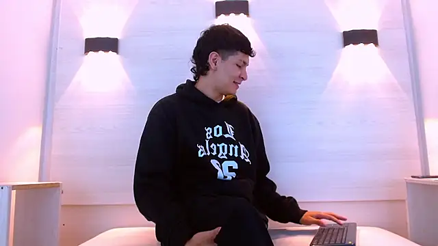 Snapshot of Jhojan_twink chatting on 12-17-25, 12:55 Jhojan twink online show from 12-17-25, 12:55