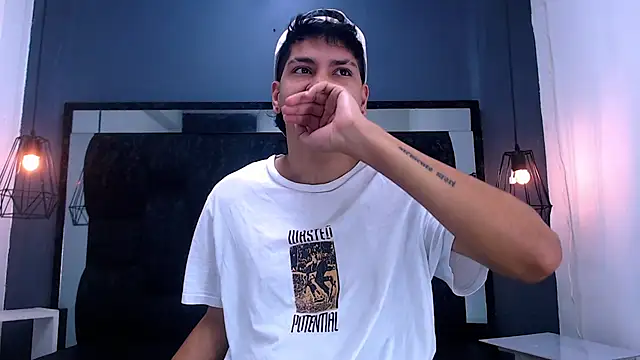 Snapshot of Jhojan_twink chatting on 01-08-26, 04:26 Jhojan twink online show from 01-08-26, 04:26