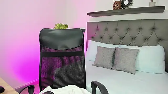 nina blake online show from 10-13-25, 12:38