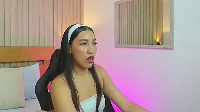 nina blake online show from 10-23-25, 02:33