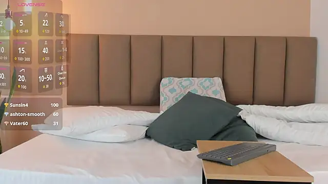 Snapshot of honeygray02 chatting on 09-30-25, 12:10 honeygray02 online show from 09-30-25, 12:10