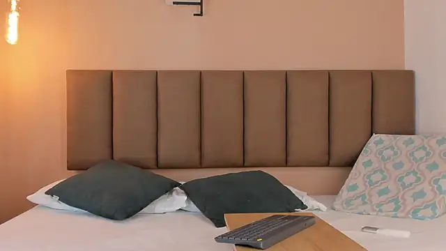 Snapshot of honeygray02 chatting on 10-06-25, 12:13 honeygray02 online show from 10-06-25, 12:13