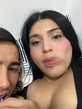 pareja curiosa19 online show from 12-22-25, 03:58