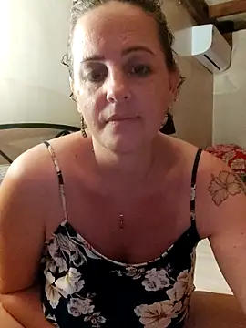 emiliemilf online show from 04-26-26, 06:33