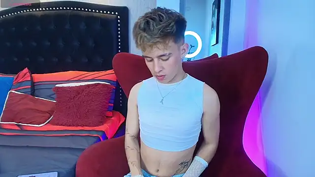 LiamWildx20 online show from 09-26-25, 04:38