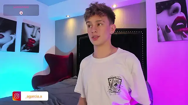 LiamWildx20 online show from 03-19-26, 04:05