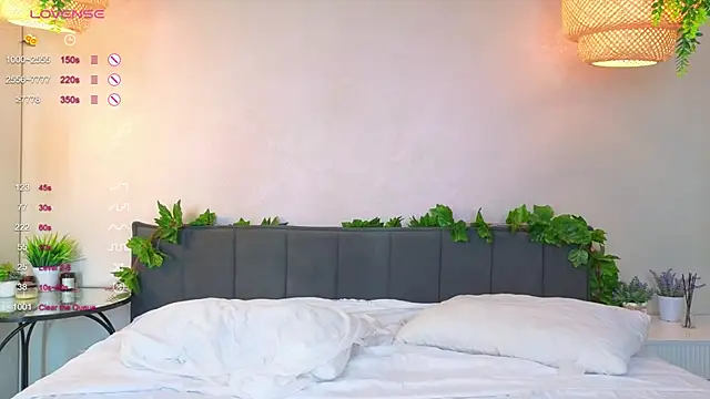 Snapshot of ConstanceHelms chatting on 10-04-25, 05:05 ConstanceHelms online show from 10-04-25, 05:05