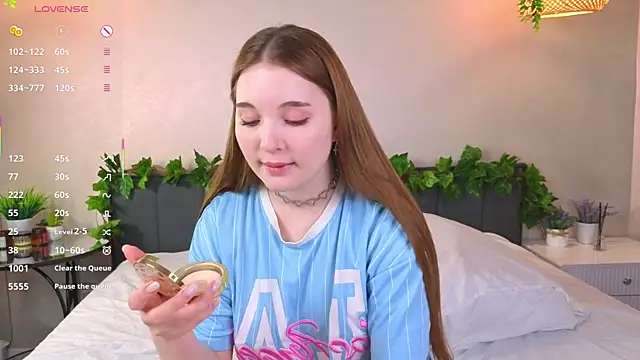 Snapshot of ConstanceHelms chatting on 11-07-25, 05:07 ConstanceHelms online show from 11-07-25, 05:07