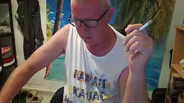 Snapshot of JamesBauer chatting on 06-16-26, 04:48 JamesBauer online show from 06-16-26, 04:48
