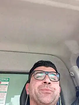 Snapshot of Maurzio@xh chatting on 04-16-26, 11:00 Maurzioxh online show from 04-16-26, 11:00