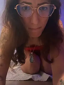 Snapshot of meletalex chatting on 10-22-25, 04:24 meletalex online show from 10-22-25, 04:24