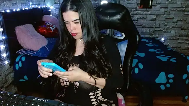 jhulia hill online show from 10-17-25, 08:00