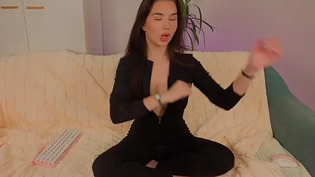 EmiliaDroll online show from 11-02-25, 04:37