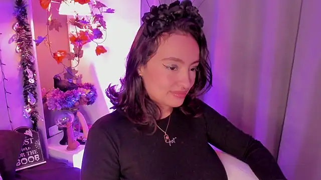 Snapshot of Angelica_Moon21 chatting on 10-19-25, 04:57 Angelica Moon21 online show from 10-19-25, 04:57