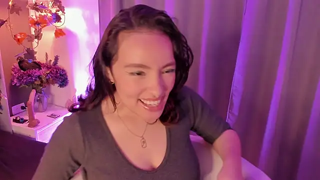 Snapshot of Angelica_Moon21 chatting on 10-22-25, 04:57 Angelica Moon21 online show from 10-22-25, 04:57