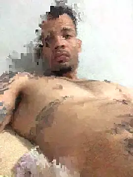 Snapshot of HenriquePhn chatting on 02-02-26, 04:00 HenriquePhn online show from 02-02-26, 04:00