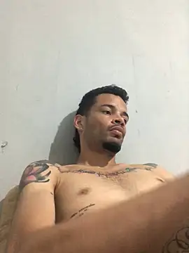 Snapshot of HenriquePhn chatting on 03-08-26, 07:17 HenriquePhn online show from 03-08-26, 07:17