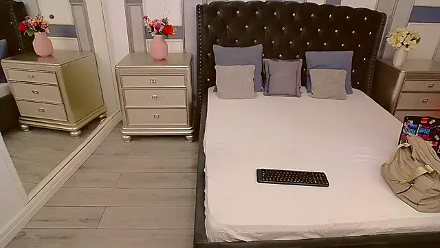 SuzzySun online show from 02-11-25, 04:02