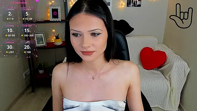 Snapshot of Kitti__ chatting on 11-05-25, 01:38 Kitti online show from 11-05-25, 01:38