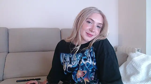 Snapshot of tattoobbgirl chatting on 09-27-25, 05:07 tattoobbgirl online show from 09-27-25, 05:07