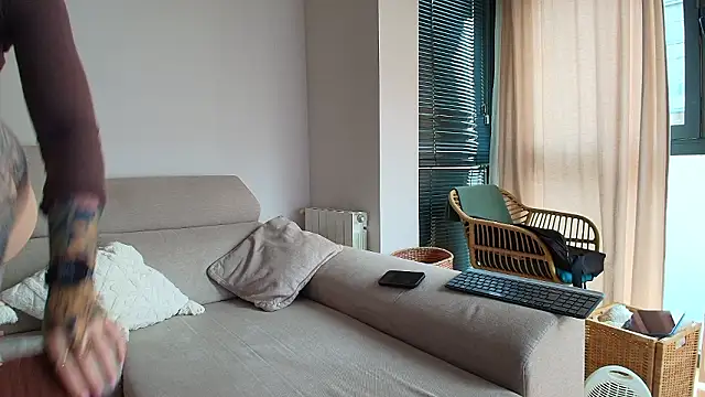 Snapshot of tattoobbgirl chatting on 02-09-26, 02:32 tattoobbgirl online show from 02-09-26, 02:32