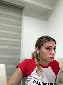 Snapshot of aliisonn__parker26 chatting on 03-17-25, 10:17 aliisonn parker26 online show from 03-17-25, 10:17