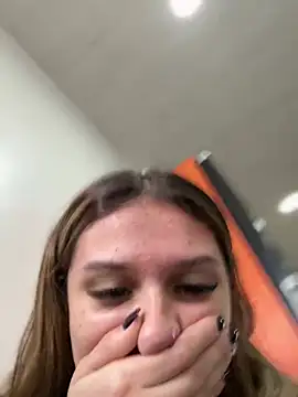 Snapshot of aliisonn__parker26 chatting on 03-18-25, 07:10 aliisonn parker26 online show from 03-18-25, 07:10