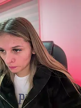 Snapshot of aliisonn__parker26 chatting on 03-19-25, 10:31 aliisonn parker26 online show from 03-19-25, 10:31