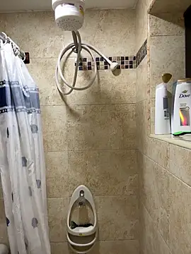 Snapshot of aliisonn__parker26 chatting on 03-20-25, 04:20 aliisonn parker26 online show from 03-20-25, 04:20