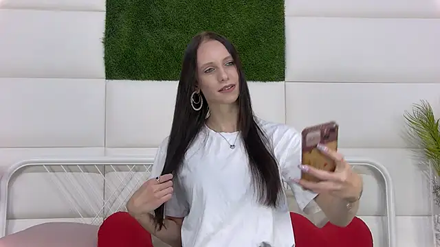 Snapshot of TaraHarris chatting on 10-19-25, 08:26 TaraHarris online show from 10-19-25, 08:26