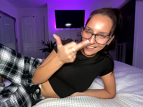 Snapshot of Missalex_xo chatting on 10-16-25, 08:32 Missalex xo online show from 10-16-25, 08:32