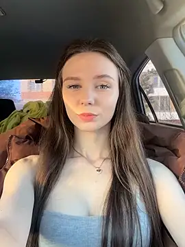 MilaBee online show from 11-18-25, 03:12