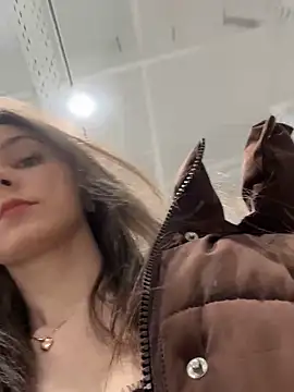 MilaBee online show from 11-30-25, 03:43