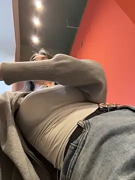 MilaBee online show from 04-28-26, 11:37