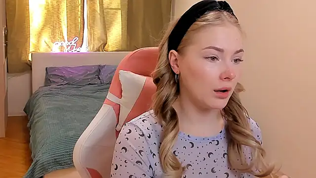 Snapshot of -awari- chatting on 03-22-25, 11:00 -awari- online show from 03-22-25, 11:00