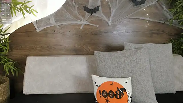 mia lacy  online show from 10-27-25, 07:40