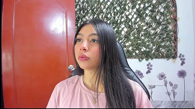 Snapshot of Sarahbrowm_ chatting on 09-27-25, 05:51 Sarahbrowm  online show from 09-27-25, 05:51