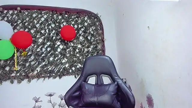 Sarahbrowm  online show from 11-06-25, 07:48