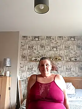 Snapshot of MissQueenBeex chatting on 03-21-25, 09:12 MissQueenBeex online show from 03-21-25, 09:12