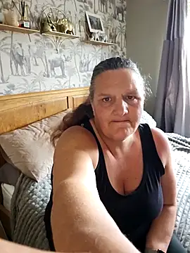 Snapshot of MissQueenBeex chatting on 09-26-25, 10:41 MissQueenBeex online show from 09-26-25, 10:41