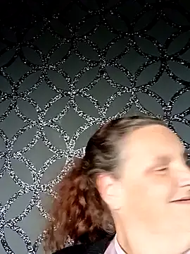 Snapshot of MissQueenBeex chatting on 10-04-25, 10:46 MissQueenBeex online show from 10-04-25, 10:46