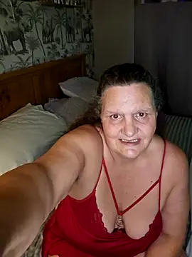 Snapshot of MissQueenBeex chatting on 11-10-25, 04:17 MissQueenBeex online show from 11-10-25, 04:17